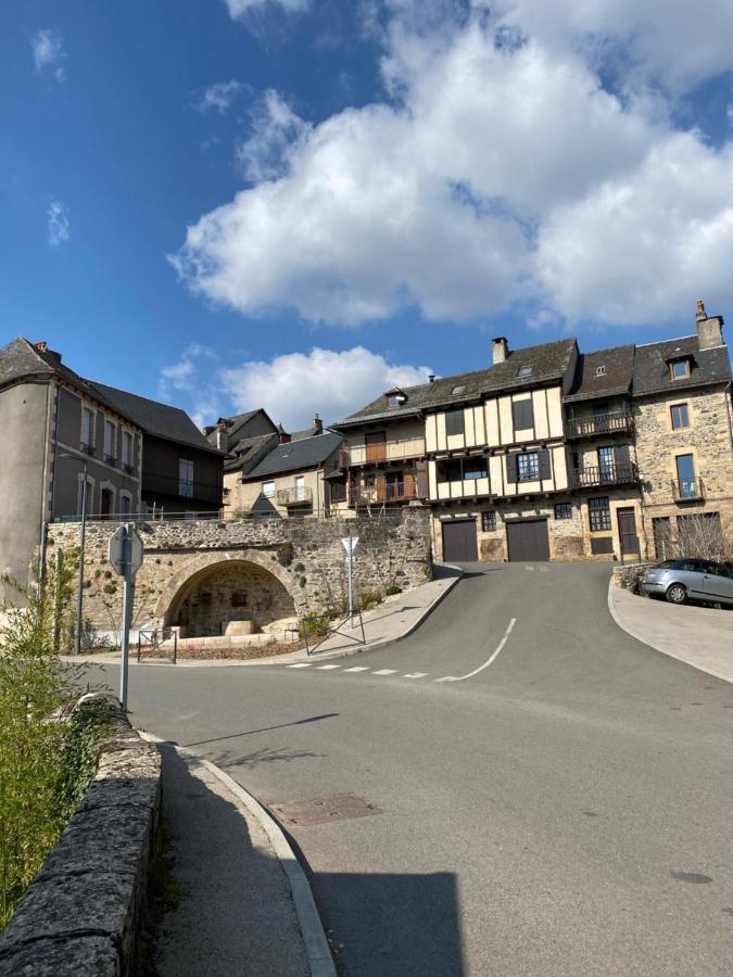 Au Pont D'Olt Hotel Saint-Come-d'Olt Exterior photo