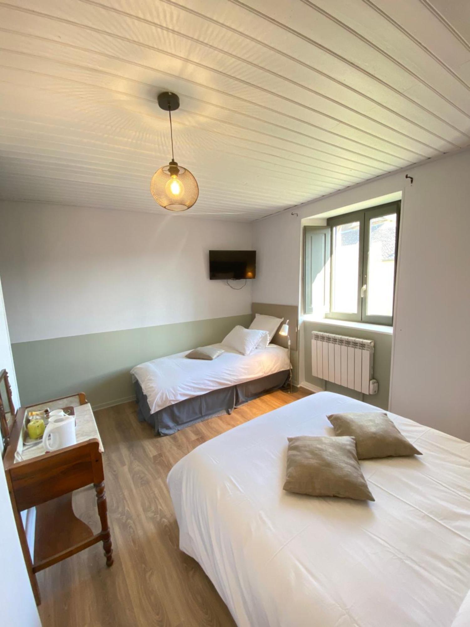 Au Pont D'Olt Hotel Saint-Come-d'Olt Room photo
