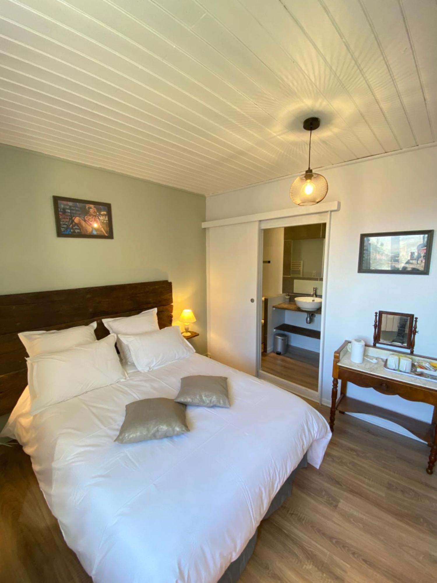 Au Pont D'Olt Hotel Saint-Come-d'Olt Room photo